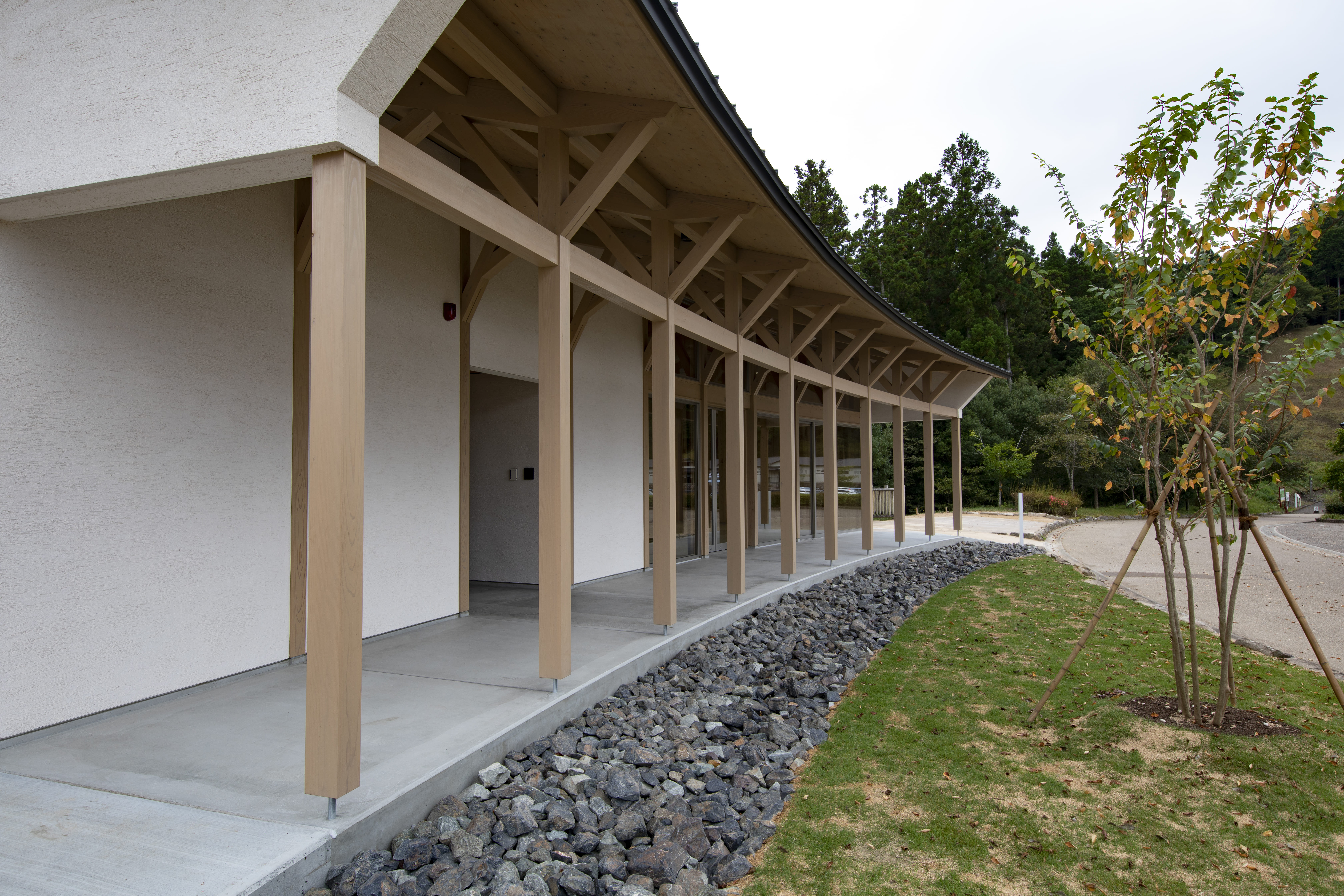 軒先のデイテールを美しくまとめています